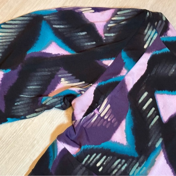 Women’s Attention Multicolor V-Neck Blouse, Size M, Short Sleeve, Stretchy, Cute - Picture 10 of 16